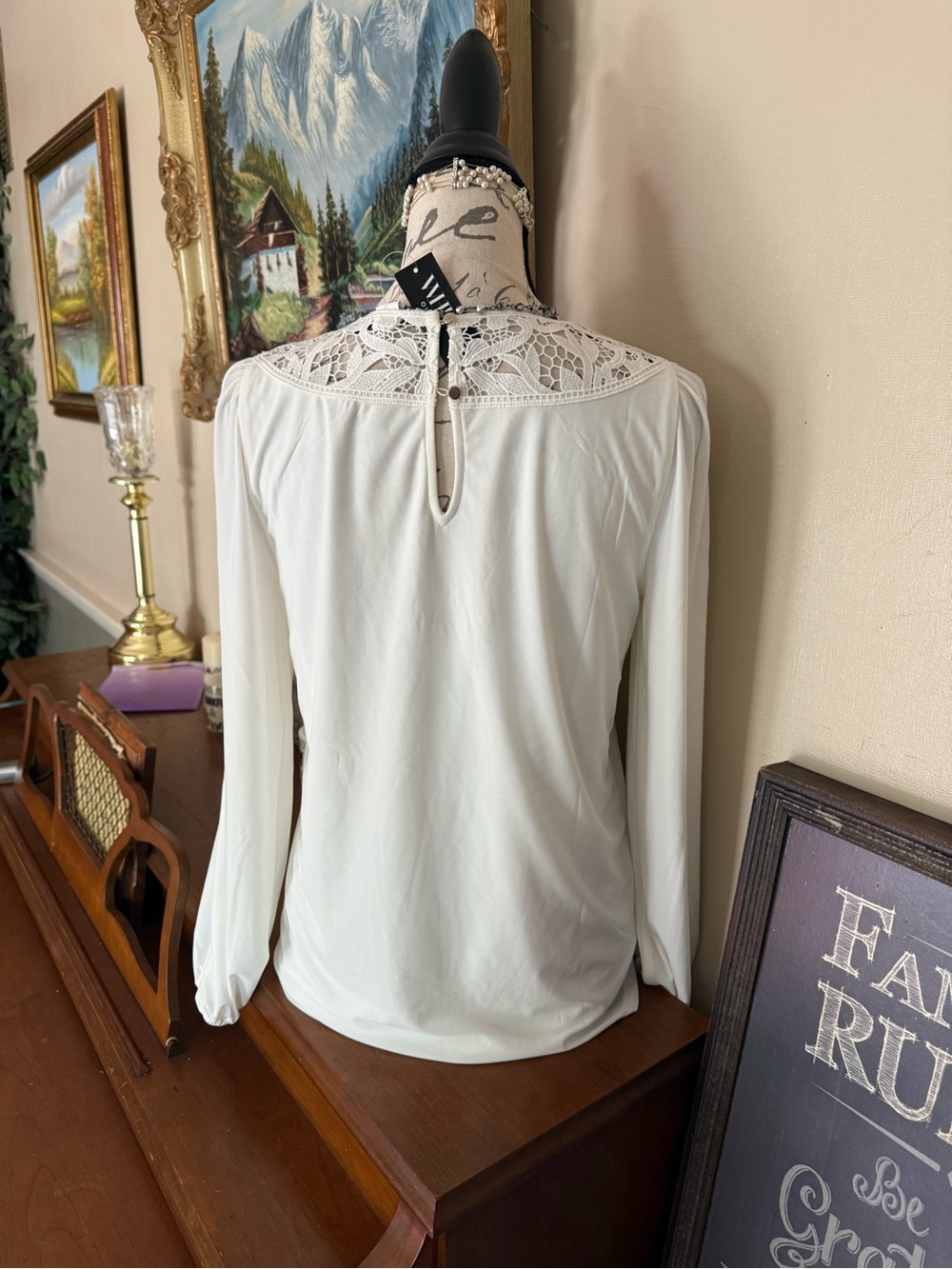 White House Black Market White Lace Yoke Long Sleeve Blouse NWT 70.00 - Picture 5 of 6